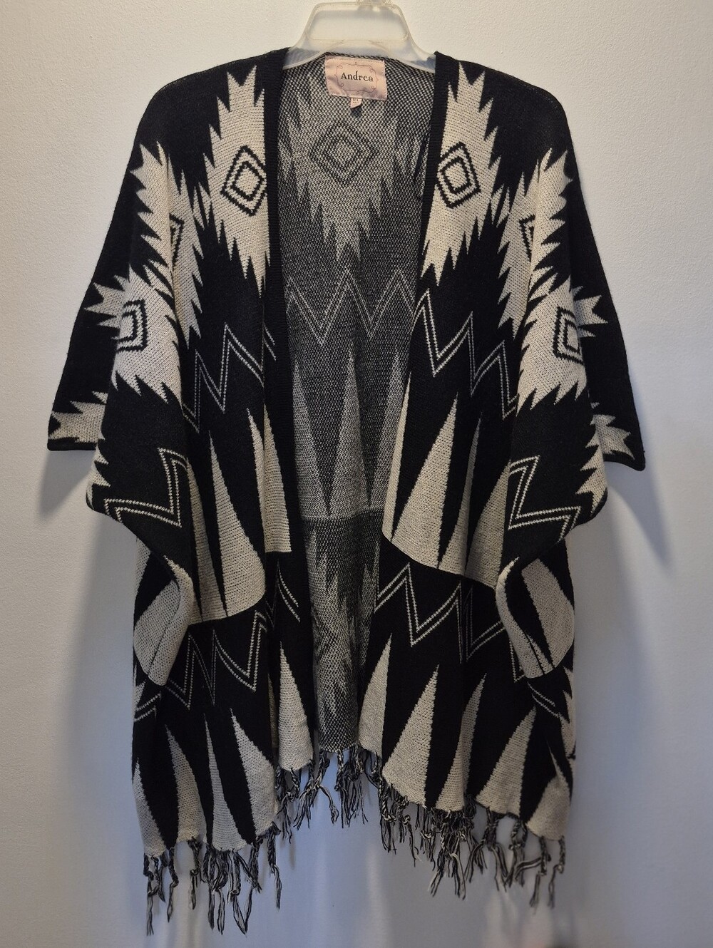 ANDREA Fringed Knit Kimono Shawl Med/Large Black/Cream